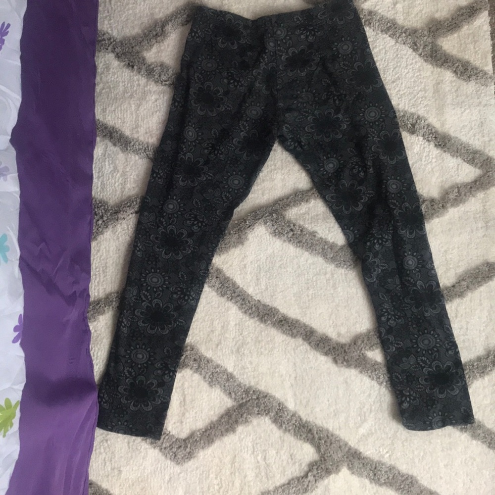 Kids black floral leggings